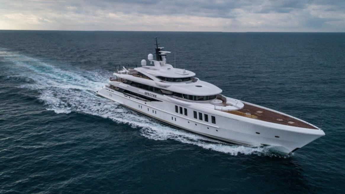 Lo yacht Spectre consegnato da Benetti al businessman John Staluppi