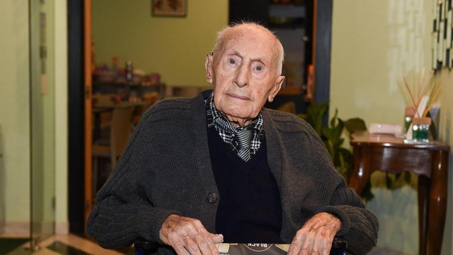 Festa al Rex per i 102 anni del decano degli albergatori