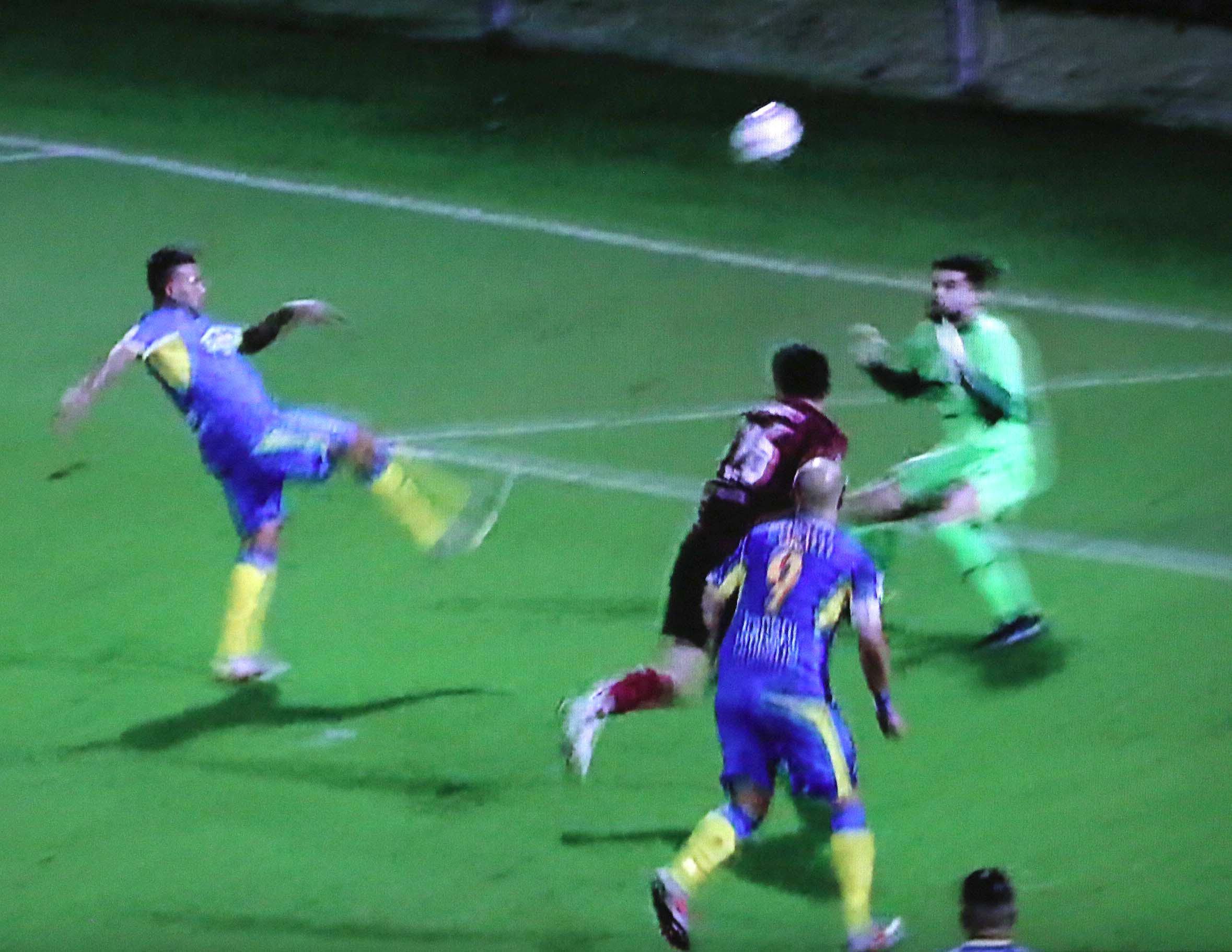Il gol capolavoro di Tavano del momentaneo 1-1