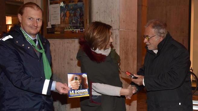 La Lega distribuisce 50 spray al peperoncino ad altrettante donne