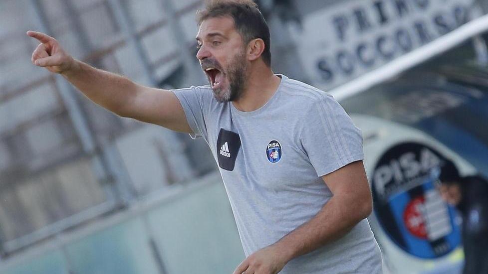 È freddo per tutti, anzi no La divisa di D’Angelo: t-shirt a maniche corte