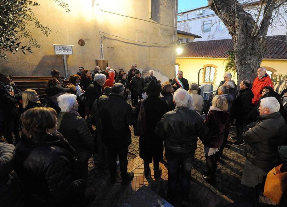 Taglio del nastro e curiosità per “Piazza Santa Maria” 