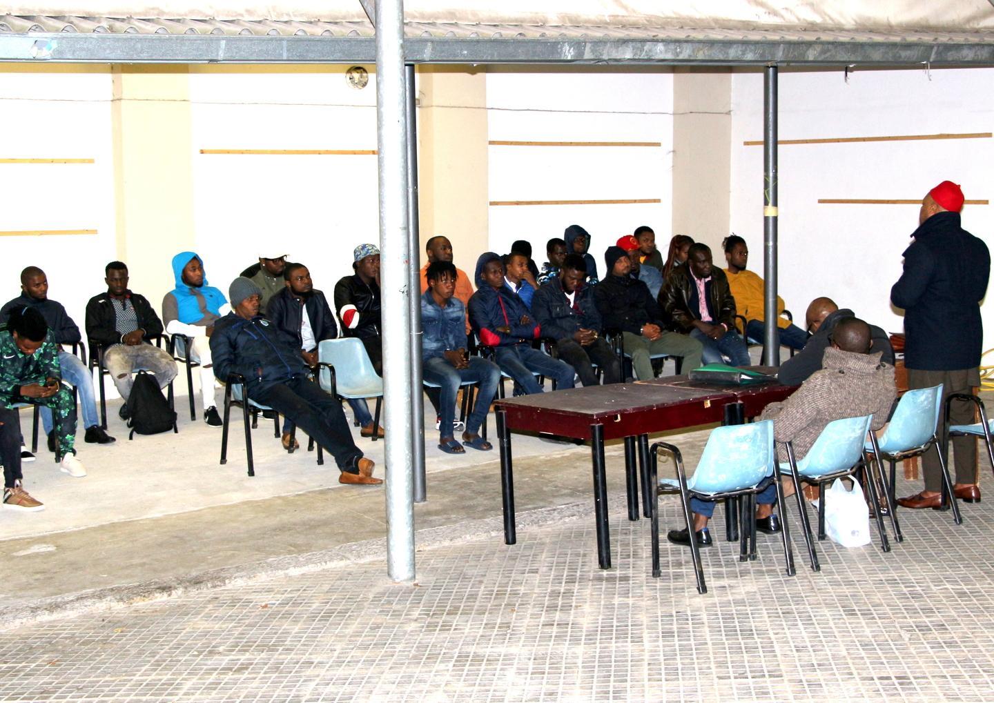 I nigeriani: «Isoliamo i delinquenti» 
