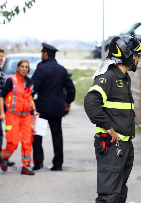 Travolta dalla sua auto Il veicolo era in sosta ma senza freno a mano 