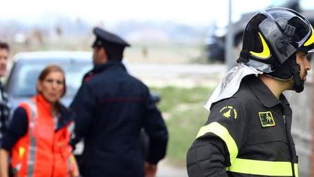 Travolta dalla sua auto Il veicolo era in sosta ma senza freno a mano