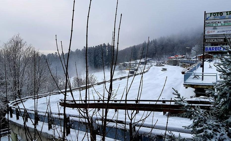 Nevicata in montagna, l'Abetone si risveglia in bianco - LE FOTO