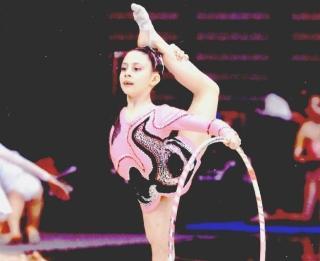 Ritmica, le mini atlete si scaldano
