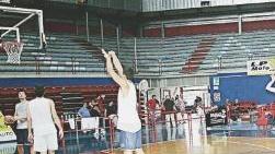 L’allenamento dei rossoblù al Palamadigan