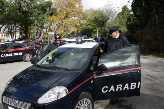 Una pattuglia dei carabinieri (foto d'archivio