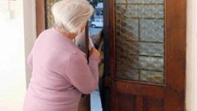 Attenzione alle truffe: spesso le vittime sono anziani (foto d'archivio)