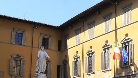 Il palazzo comunale di Prato