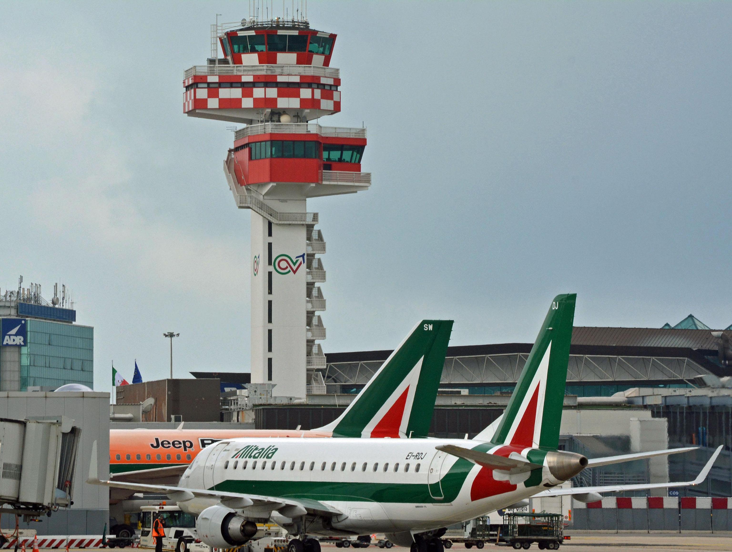 Paura sul volo Cagliari-Roma: un fulmine colpisce l'aereo