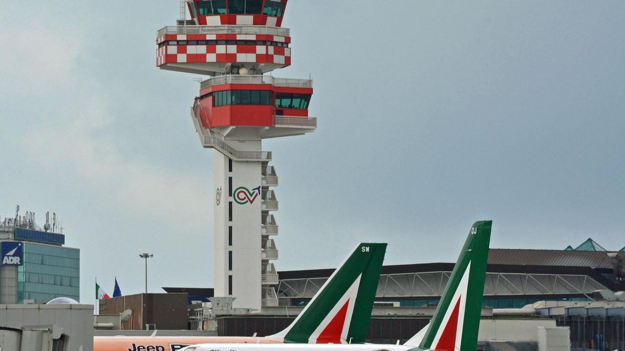 Paura sul volo Cagliari-Roma: un fulmine colpisce l'aereo