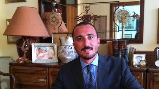 Infermiere con il doppio lavoro: il nodo delle firme sulle cartelle