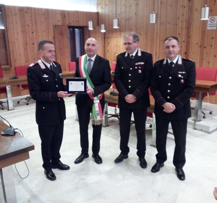Venticinque anni tra la gente targa premio al luogotenente 
