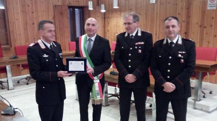 Venticinque anni tra la gente targa premio al luogotenente