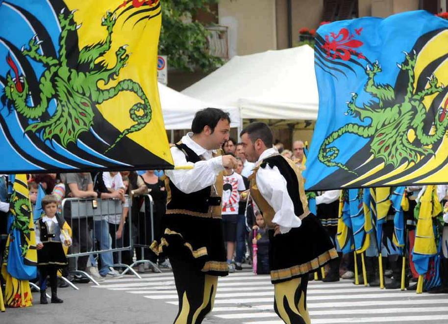 Gli Sbandieratori di Fivizzano a Betlemme 