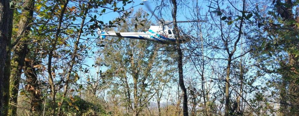 Un elicottero per il nuovo traliccio Enel in via Ronco 