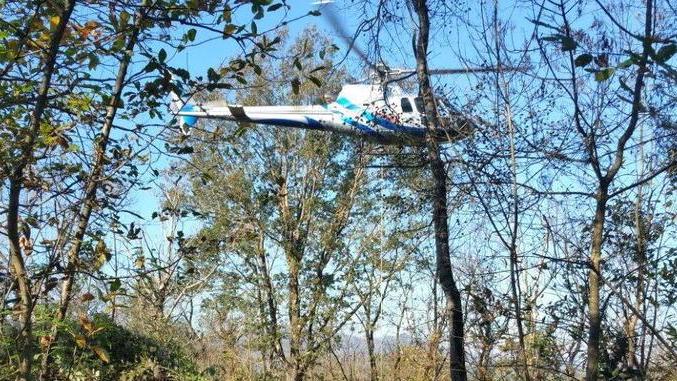 Un elicottero per il nuovo traliccio Enel in via Ronco