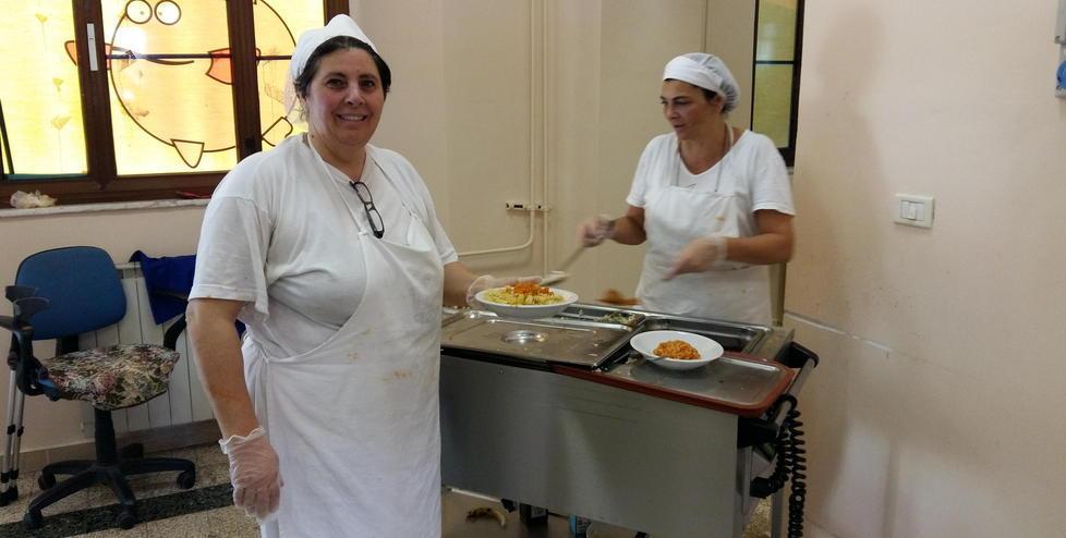 A scuola la nuova mensa con il pranzo da casa «Ma ai bimbi importa soltanto stare assieme»