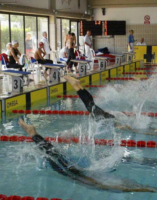 «In piscina come sardine La concorrenza sleale penalizza i nostri figli» 