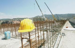 Un cantiere: l’edilizia è un settore ad alto rischio d’infortuni