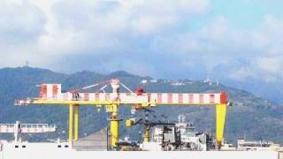 La nave tenuta in ostaggio in cantiere e una protesta dei lavoratori
