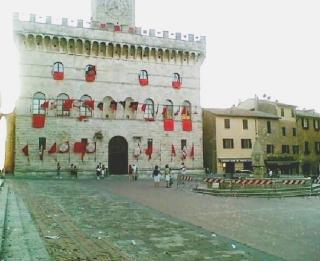 Il Comune di Montepulciano “trasformato” in quello volterrano per New Moon