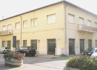 La vecchia biblioteca di via del Popolo che presto sarà messa all’asta dal Comune attraverso un bando