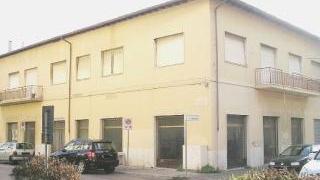 La vecchia biblioteca di via del Popolo che presto sarà messa all’asta dal Comune attraverso un bando