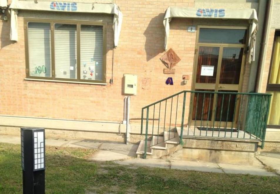 Il fisioterapista riceve a scuola E la dirigente segnala il caso 