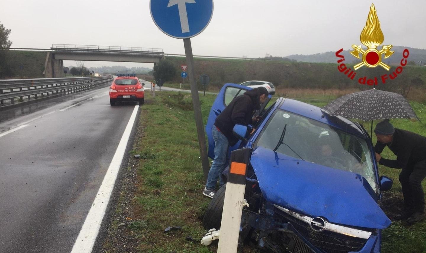 Incidente sulla 131 Dcn: coinvolti madre e figlio