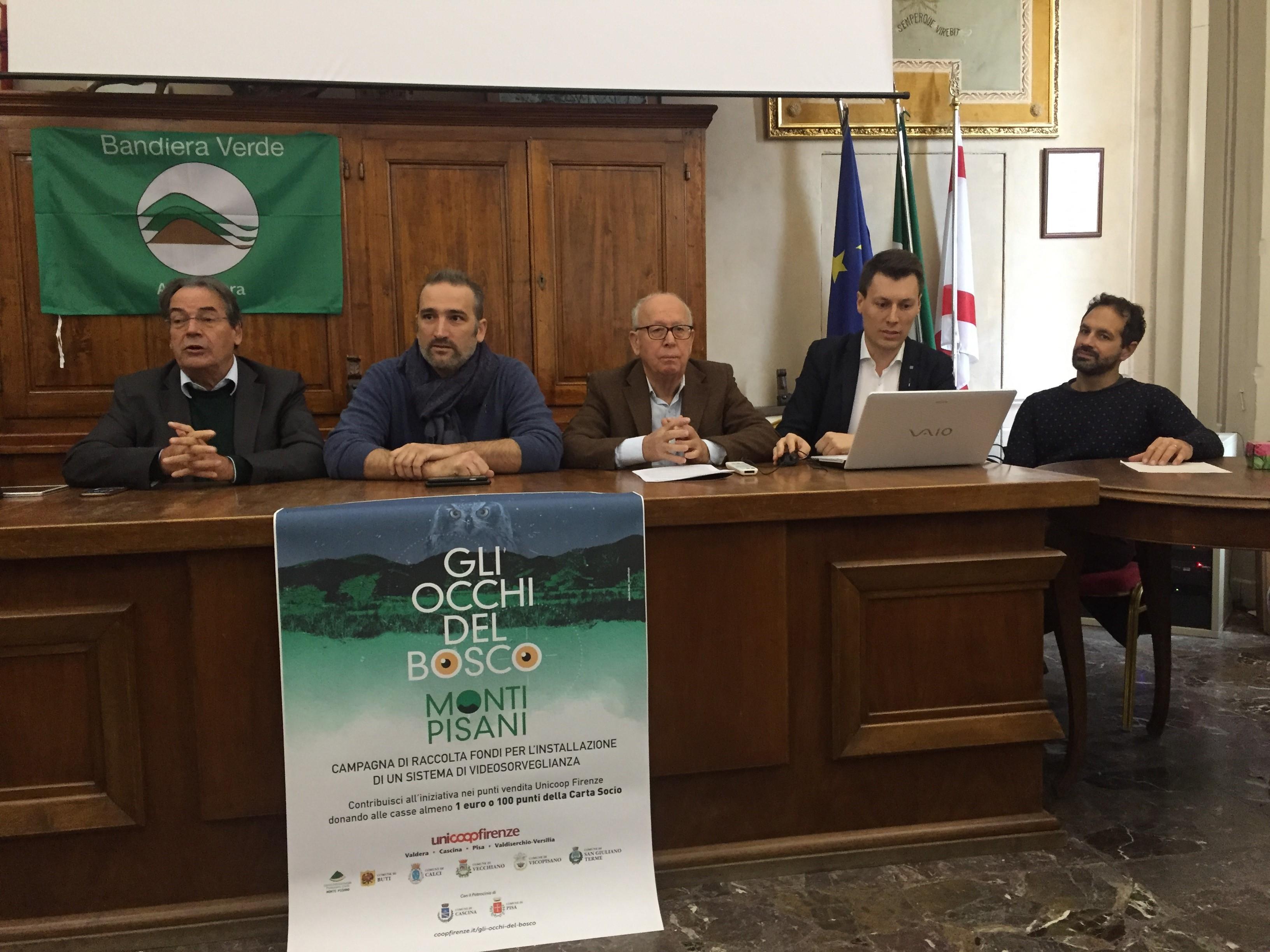 Un momento della conferenza stampa nel Comune di Calci