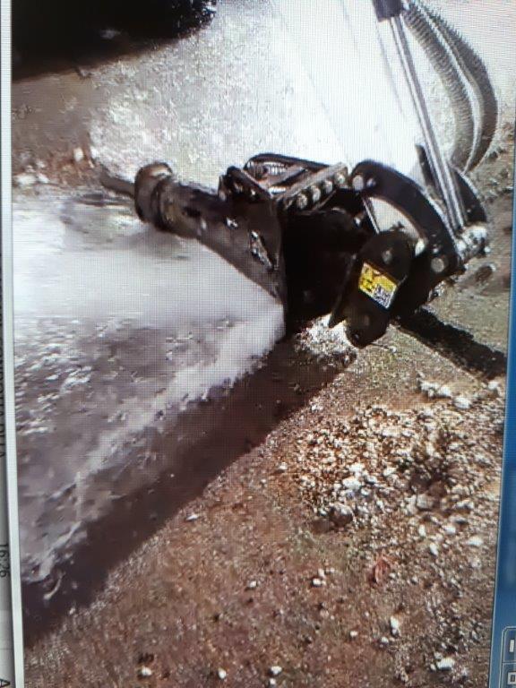Sassari, le ruspe per la fibra ottica rompono la condotta: Monserrato senz'acqua