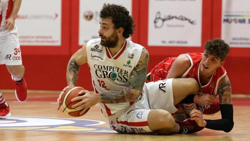Quel fallo a Giarelli che ha fermato l’Use Coach Bassi recrimina «Una cosa strana...»