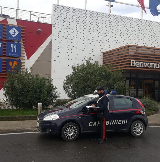Ruba un paio di scarpe del valore di 100 euro Fermato dai carabinieri