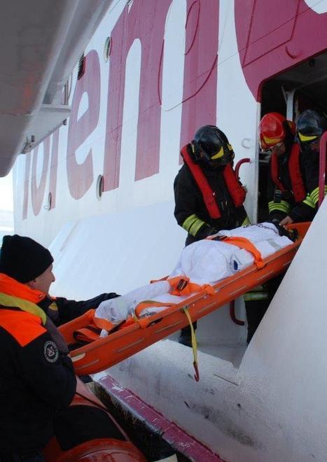 Capitaneria e pompieri, esercitazione in mare