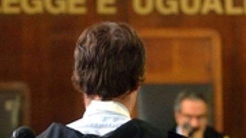 Ex moglie resta senza lavoro «Lui versi un assegno mensile»