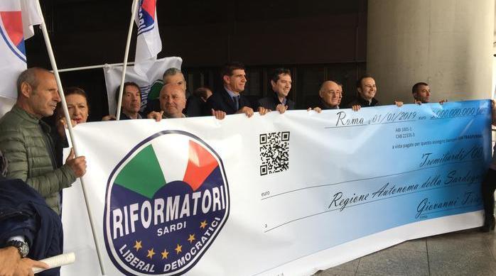 Accise, i Riformatori manifestano in Consiglio 