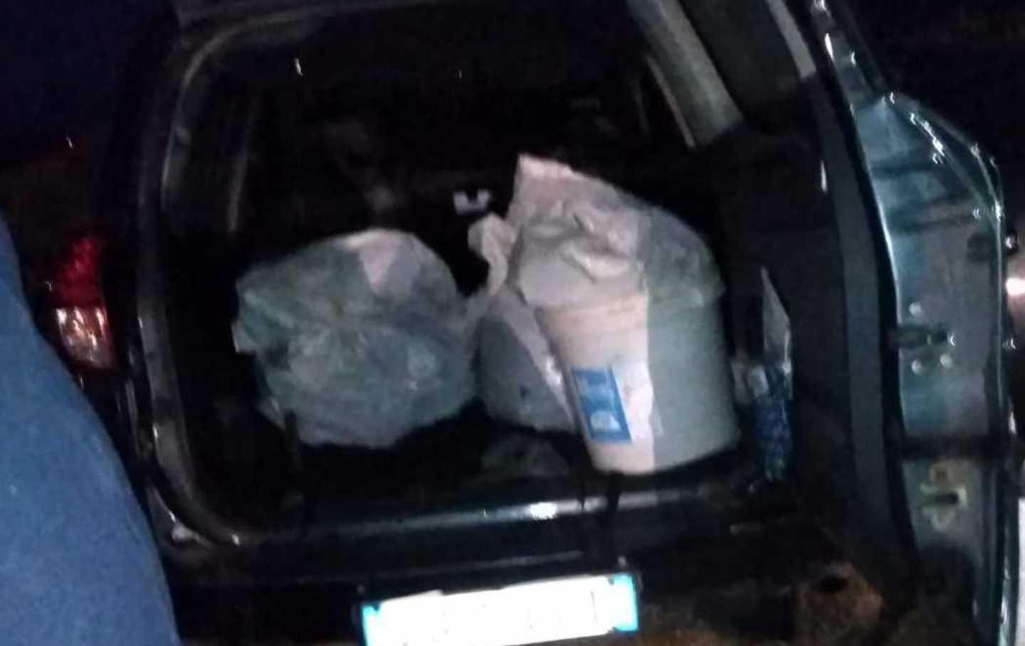 Smaltiva i rifiuti in campagna, scoperto e multato dai barracelli 