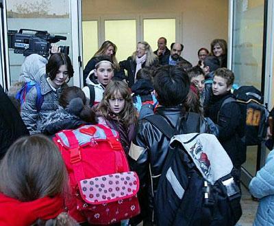 Scuola gratuita? MacchéAi genitori si chiede di pagare per tutto
