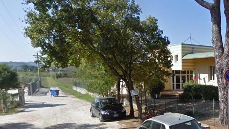 Azienda si amplia e realizza il parcheggio per la scuola materna
