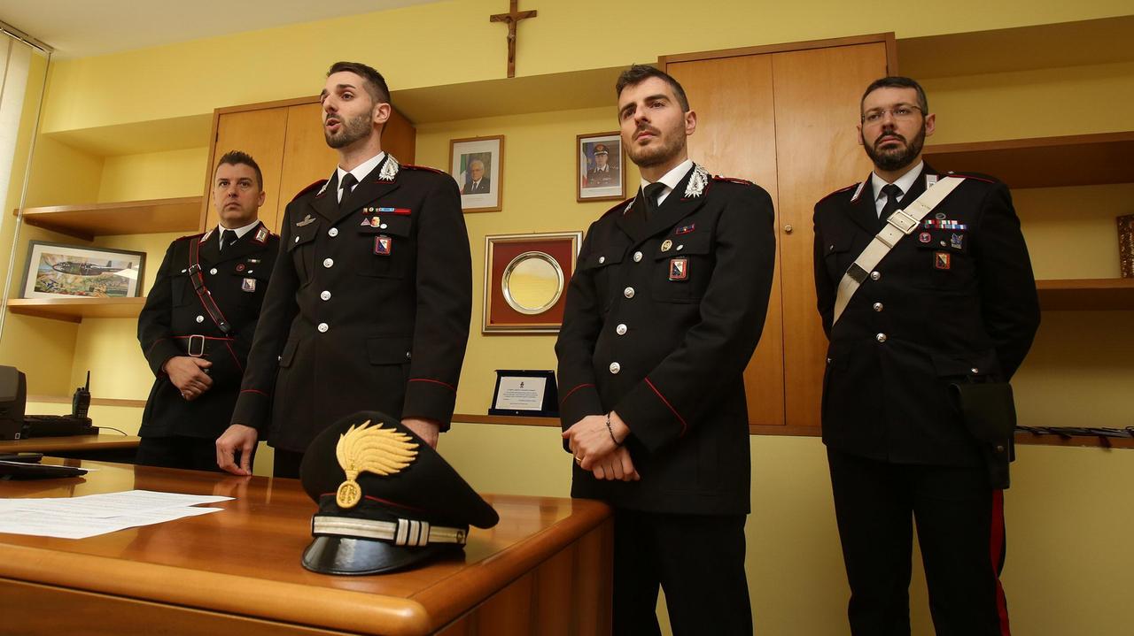 Il capitano Alessandro Sorgente illustra l'operazione (Foto Nucci)