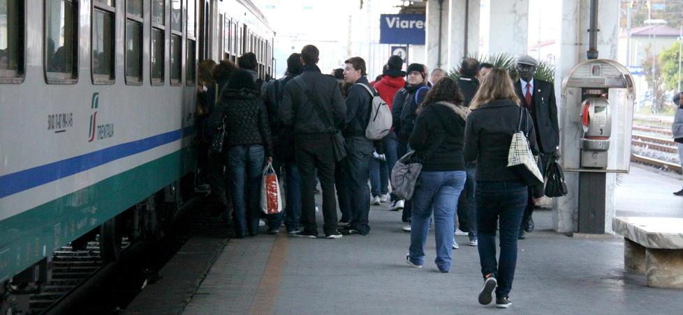 Inverno e primavera senza treni per i pendolari tra Viareggio e Lucca 
