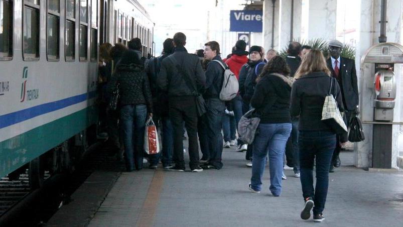 Inverno e primavera senza treni per i pendolari tra Viareggio e Lucca