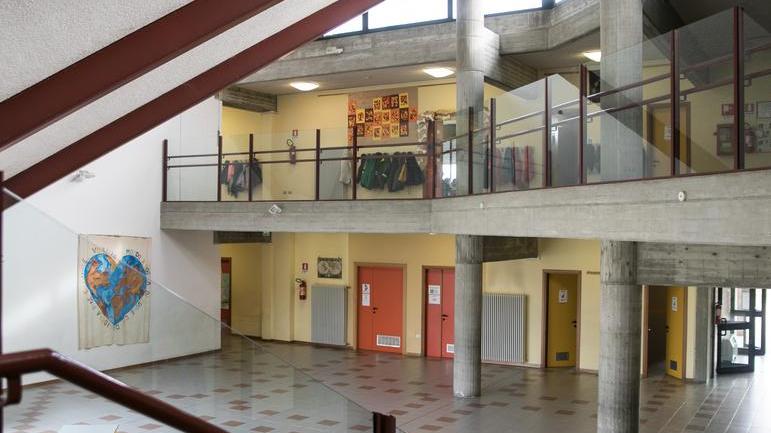 I corridoi interni della scuola primaria di Campegine