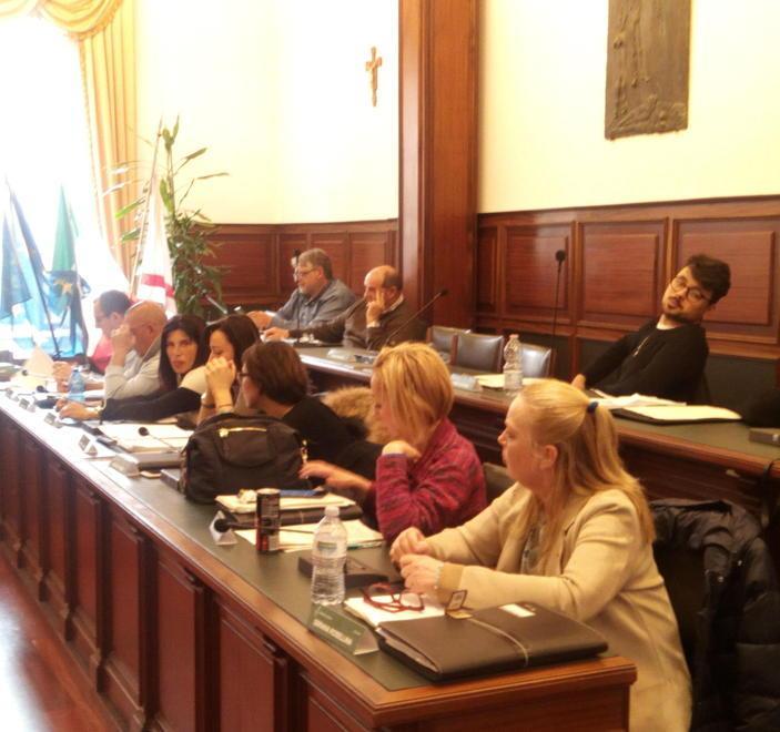 Non c’è il numero legale seduta finita, scambio di accuse 