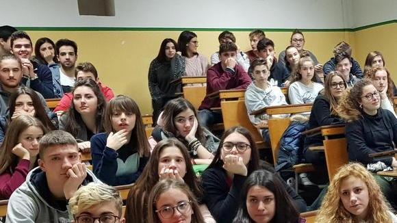 «No all’accorpamento Pacinotti-Belmesseri» La protesta di studenti genitori e insegnanti