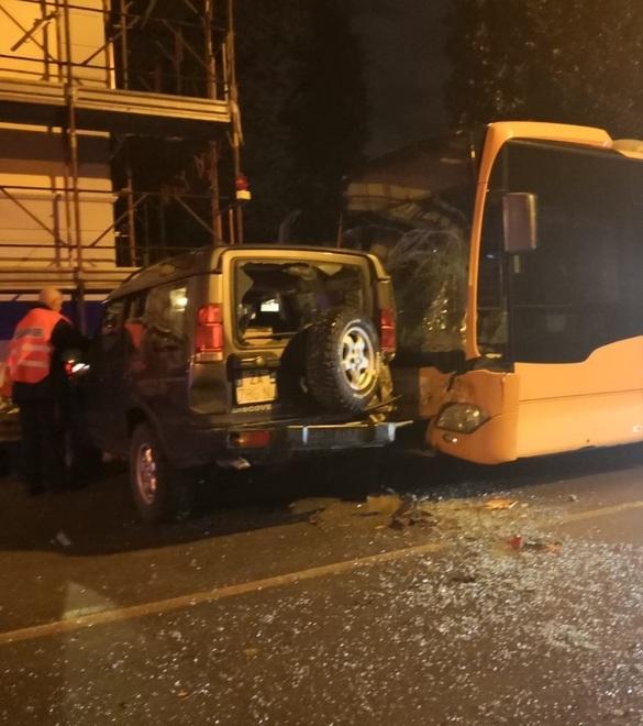Scontro tra suv e autobus 