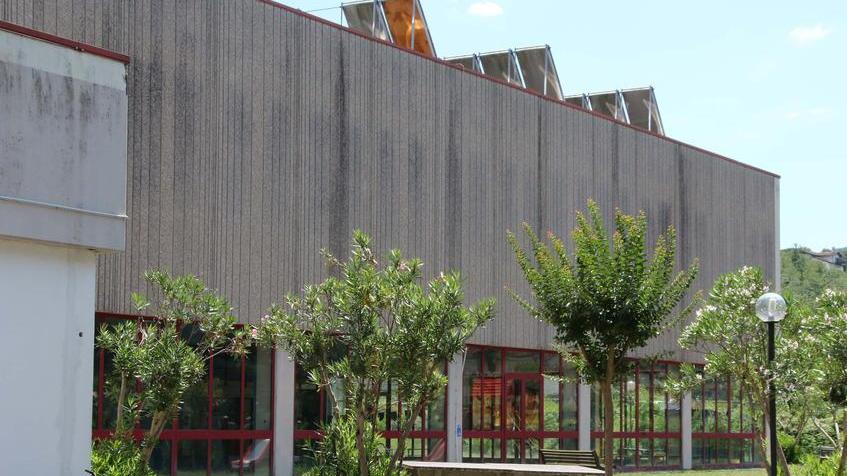Il responsabile della piscina accusato di avere trattenuto gli incassi